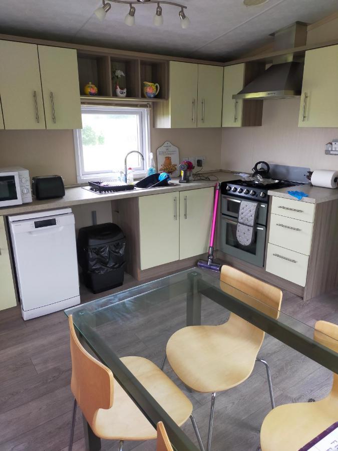 Slieve Croob Cosy Caravan Finnis Luaran gambar